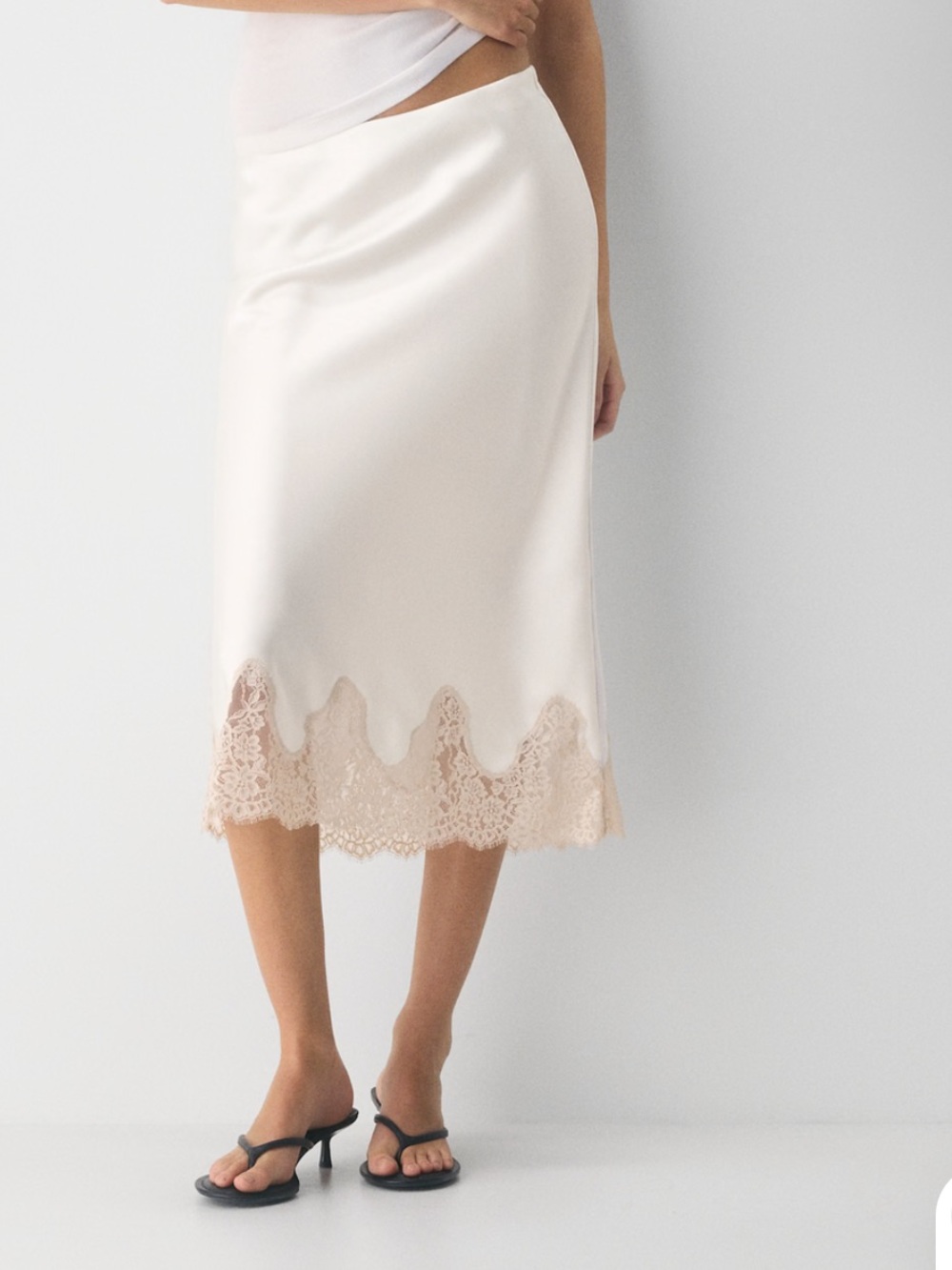 Aritzia Wilfred Henrietta Satin Skirt & bountiful tube top (SET)